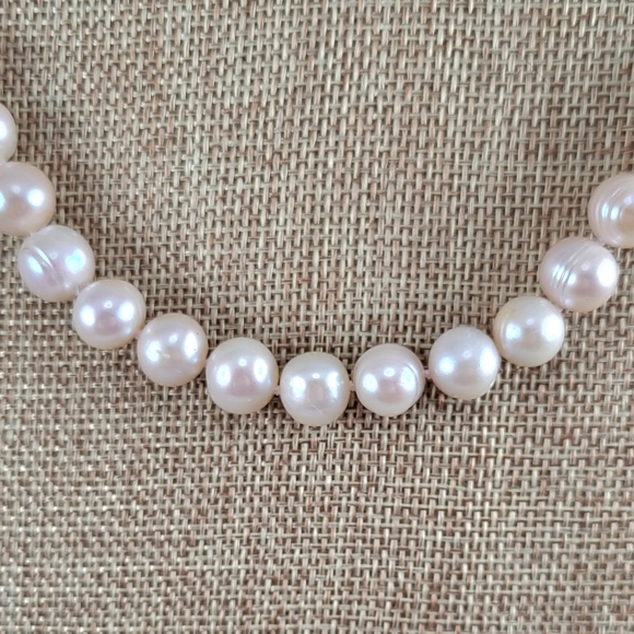 Real 17" Pearl Necklace - Picture 2 of 8